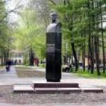 Бюст И. П. Бардину