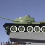 Танк Т-34 у Здания НКМК